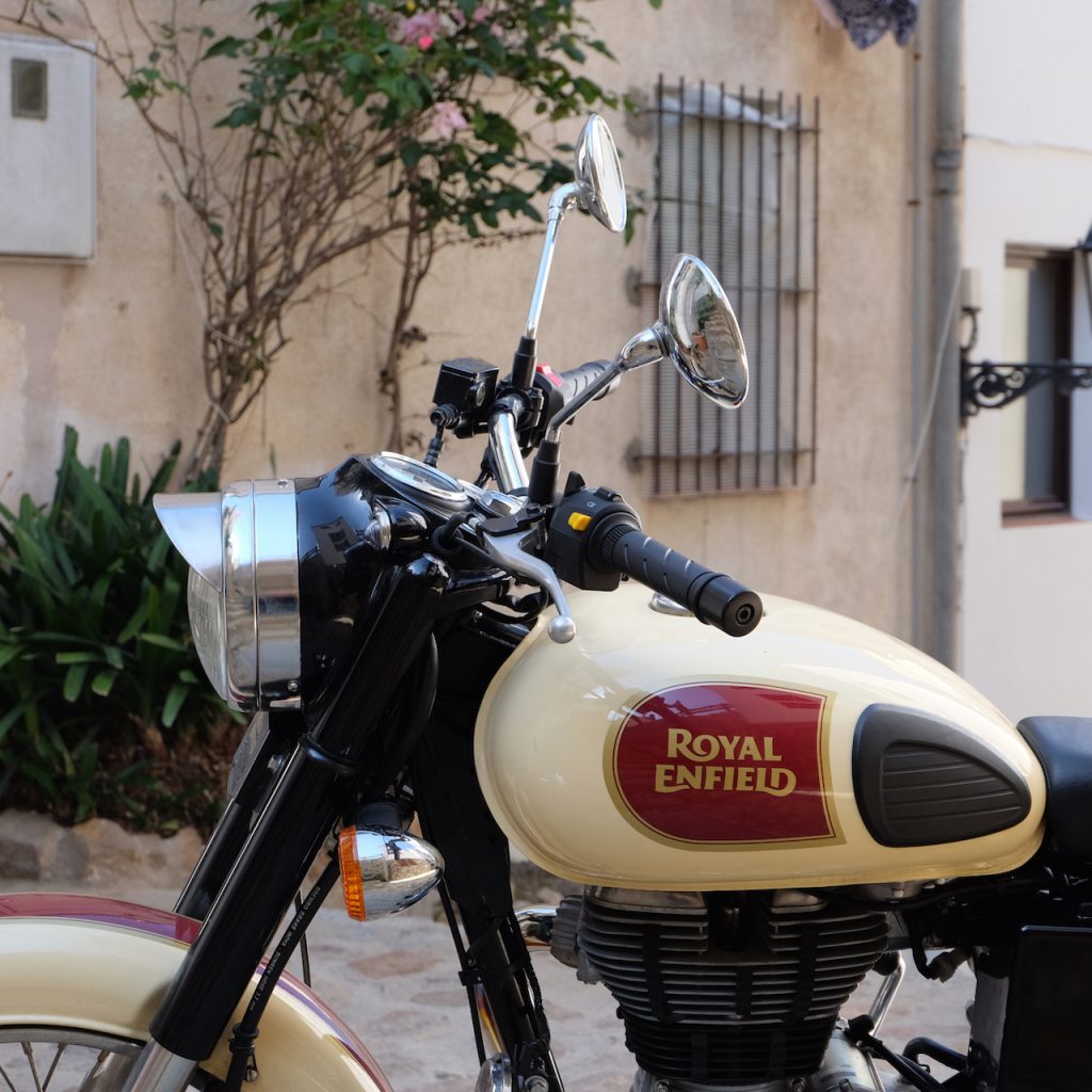 Royal Enfield Bullet Classic por la Costa Brava