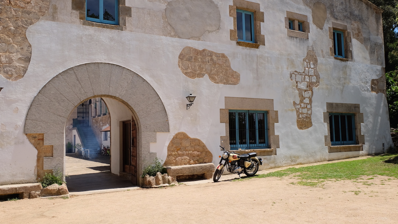 Royal Enfield Bullet Classic por la Costa Brava