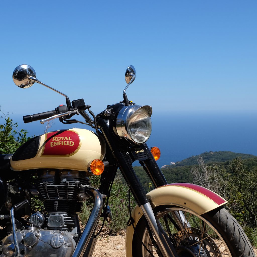 Royal Enfield Bullet Classic por la Costa Brava