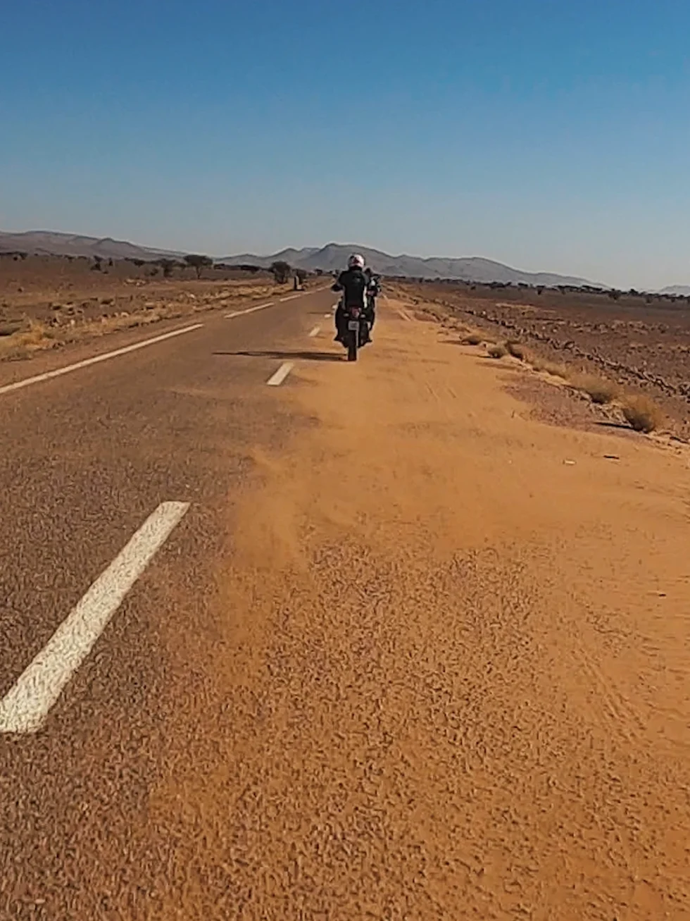 Ruta en moto por Marruecos: Draa y Chegaga en grupo para todos los niveles