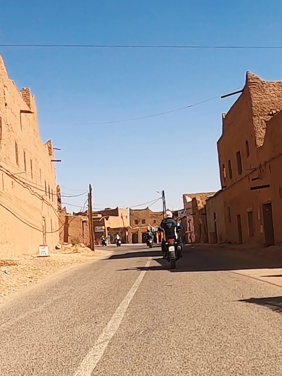 Ruta en moto por Marruecos: Draa y Chegaga en grupo para todos los niveles