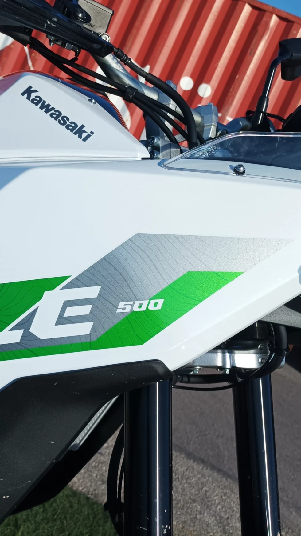 Prueba Kawasaki KLE 500: Para viajes y aventuras, no circo.