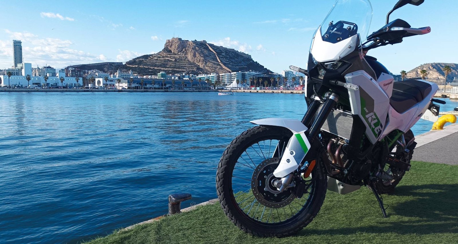 Prueba Kawasaki KLE 500: Para viajes y aventuras, no circo.